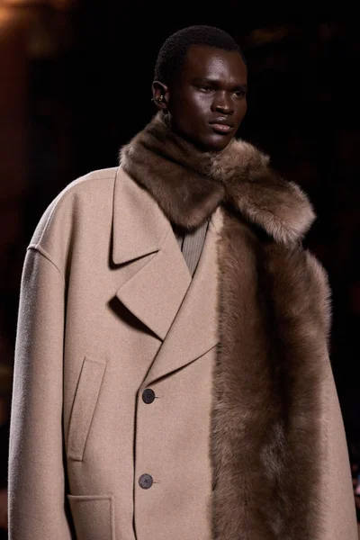 Look 28